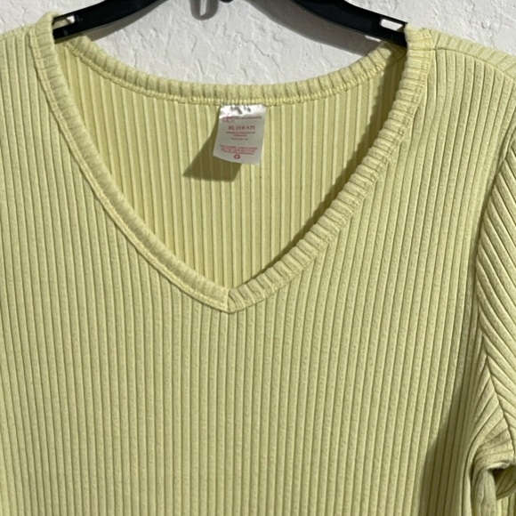 No Boundaries Yellow Long Sleeve V-Neck Top - Picture 3 of 3